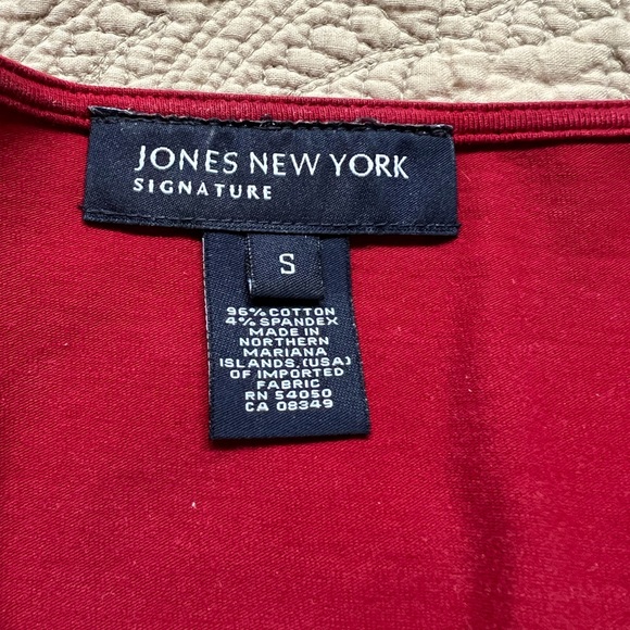 Flattering Red Top - Picture 4 of 6